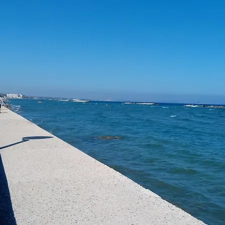 Kvartira U Moria, Larnaca